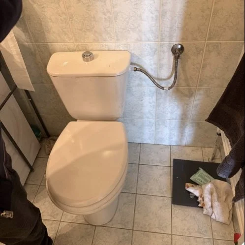 Kompakt WC po wymianie z podłączeniem — DobryHydraulik Gdańsk