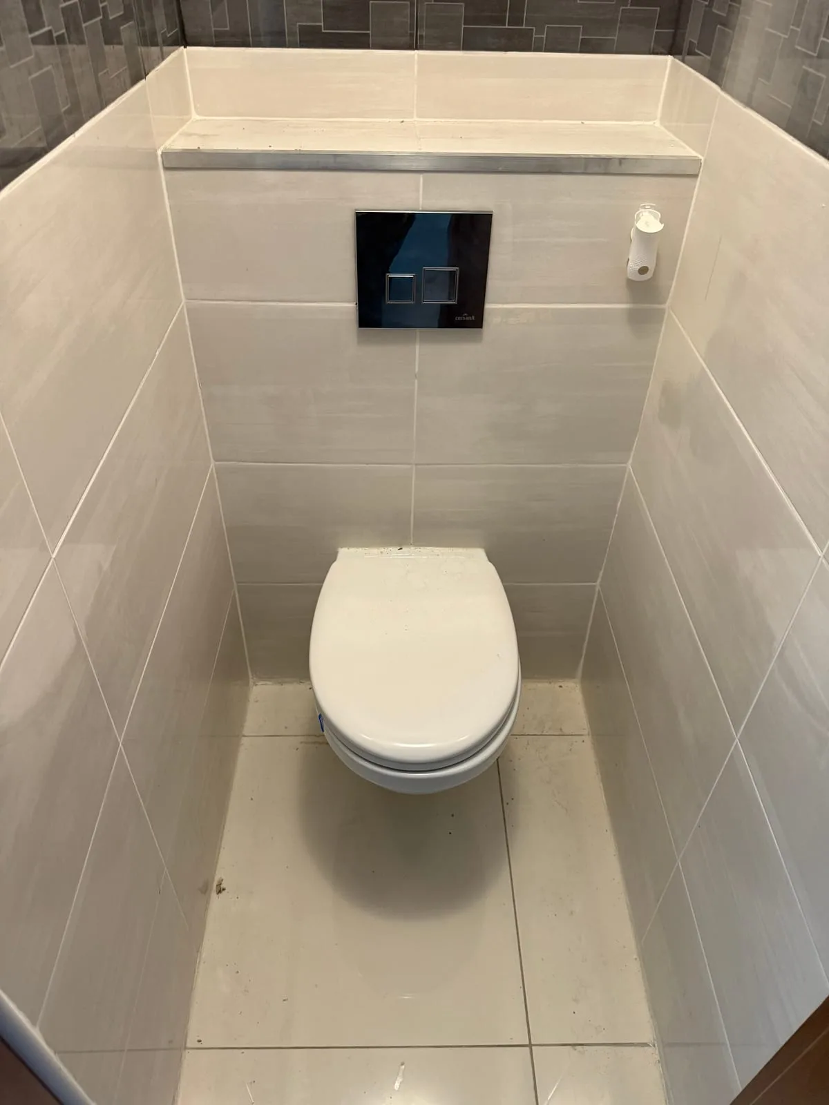 WC podwieszane z czarnym przyciskiem — DobryHydraulik Gdańsk